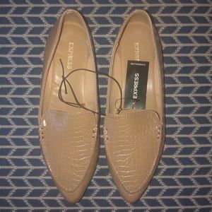 NWT Express Lenox Loafer size 6